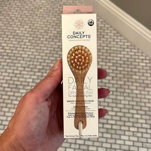 Daily concepts dry facial brush NEW